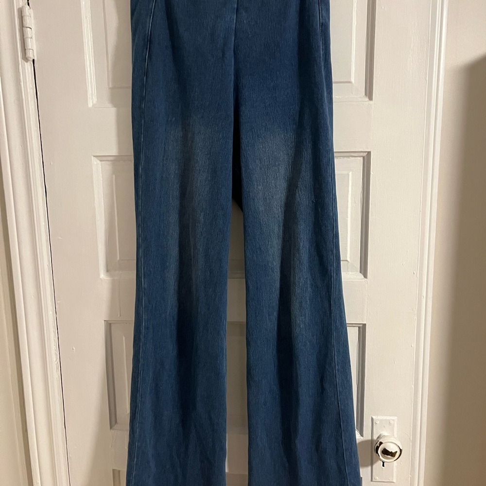 Wide-Leg Jeans